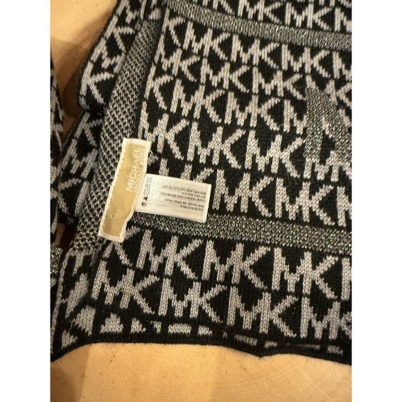 Michael Kors‎ 2 Piece Set SCARF, HAT Silver Lg Mk Logo Silver Black & Gray New - Picture 10 of 10
